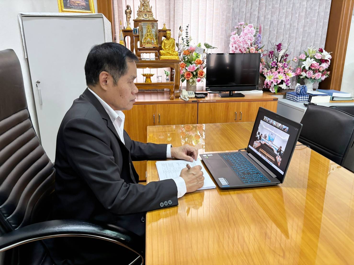 title - ผู้ตรวจราชการ ส.ป.ก. ร่วมประชุมตรวจติดตามผลการดำเนินงานตามแผนการตรวจราชการของกระทรวงเกษตรและสหกรณ์ ประจำปีงบประมาณ พ.ศ. 2569 รอบที่ 2 (เขต 10) จังหวัดเลย และหนองคาย ผ่านระบบ Zoom Meeting มุ่งขับเคลื่อน 6 นโยบายสำคัญ 